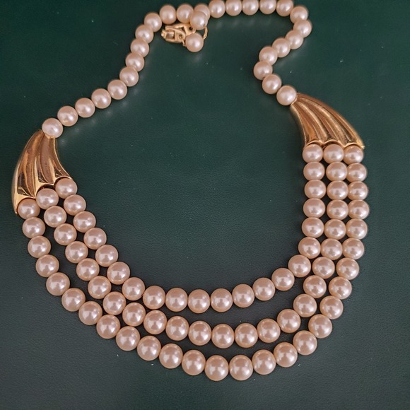 NAPIER Vintage Gold Tone & Faux Pearl Three Strand Necklace Classic Dressy 80's - Picture 4 of 8
